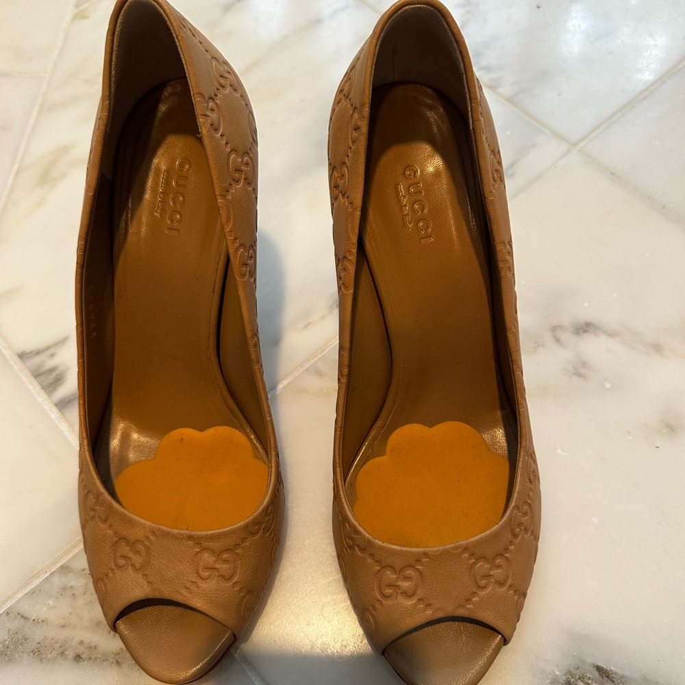 Gucci Caramel Leather peep toe heels size 37 - Picture 2 of 7